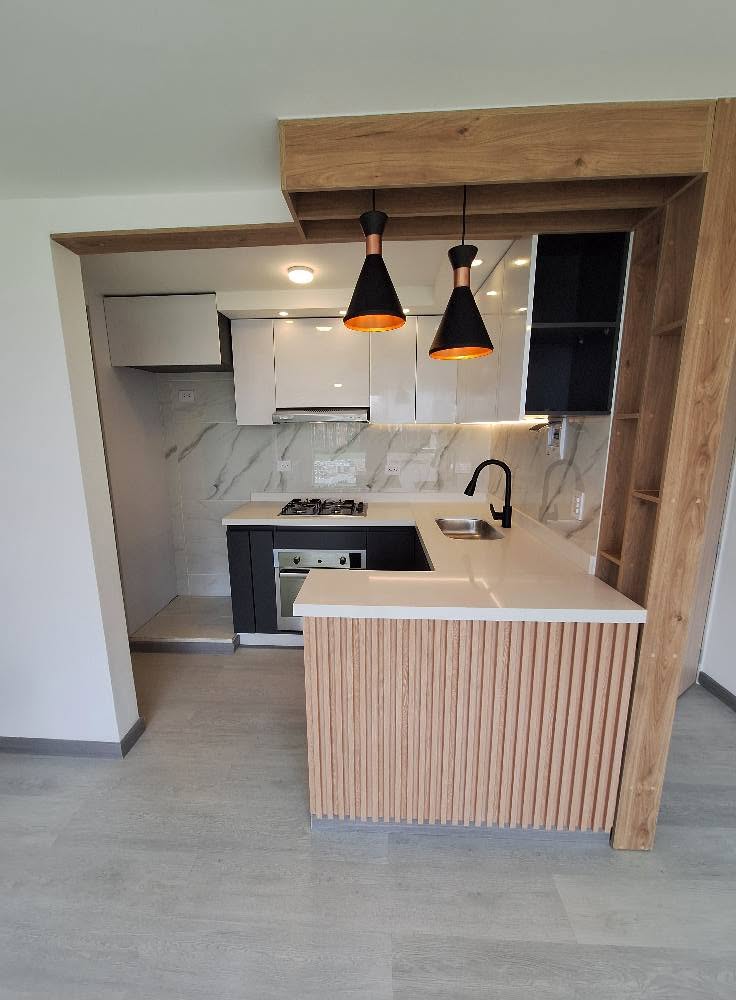 Cocina remodelada por AGZ Remodelaciones